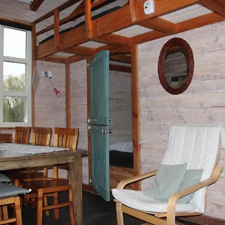 Kampeerhut Met Gedeeld Sanitair Campsite