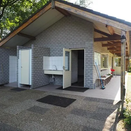 Campsite Kampeerhut Met Gedeeld Sanitair