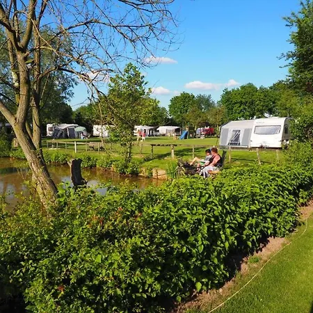 Kampeerhut Met Gedeeld Sanitair Campsite *