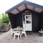 Kampeerhut Met Gedeeld Sanitair *