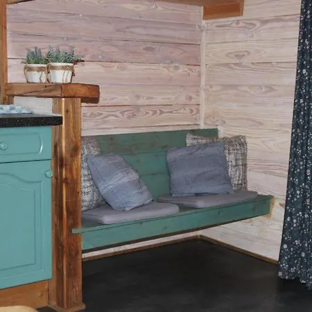 Kampeerhut Met Gedeeld Sanitair 营地