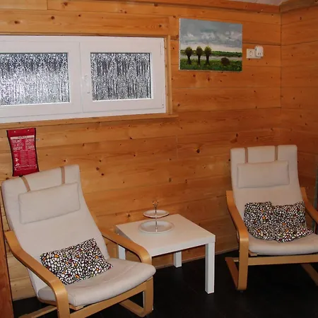 Kampeerhut Met Gedeeld Sanitair *