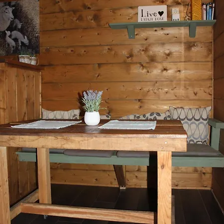 Kampeerhut Met Gedeeld Sanitair Campsite Wintelre