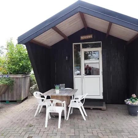 Kampeerhut Met Gedeeld Sanitair *