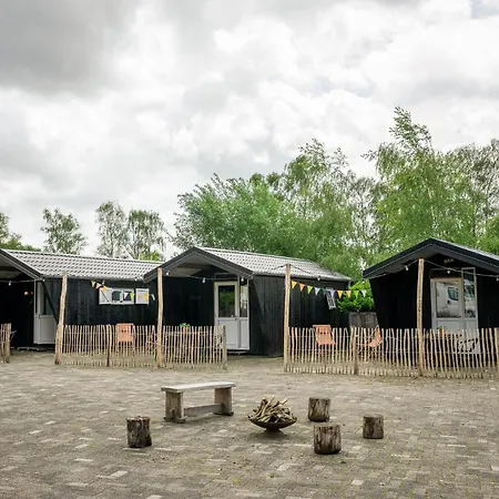 Camping Kampeerhut Met Gedeeld Sanitair *