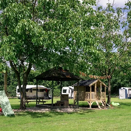 Kampeerhut Met Gedeeld Sanitair *