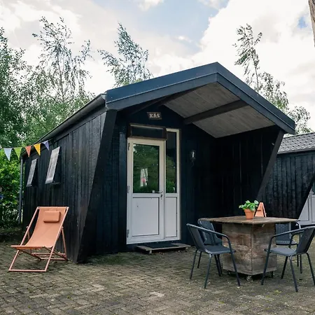 Kampeerhut Met Gedeeld Sanitair Camping