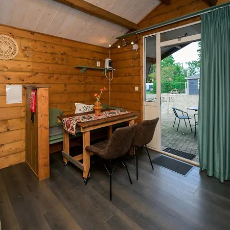 Camping Kampeerhut Met Gedeeld Sanitair Wintelre