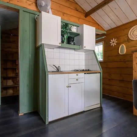 Kampeerhut Met Gedeeld Sanitair Wintelre