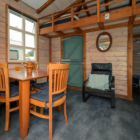 Kampeerhut Met Gedeeld Sanitair *