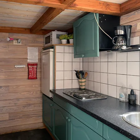 Kampeerhut Met Gedeeld Sanitair Wintelre