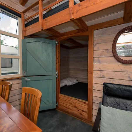 Kampeerhut Met Gedeeld Sanitair Camping *
