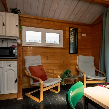 Kampeerhut Met Gedeeld Sanitair Camping *