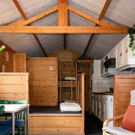 Kampeerhut Met Gedeeld Sanitair Camping *