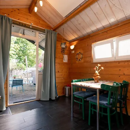 Kampeerhut Met Gedeeld Sanitair Wintelre