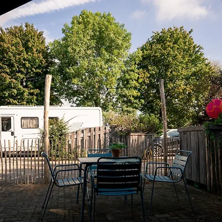 Camping Kampeerhut Met Gedeeld Sanitair