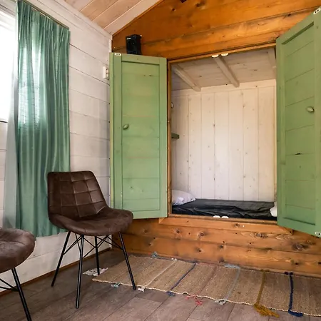 Camping Kampeerhut Met Gedeeld Sanitair