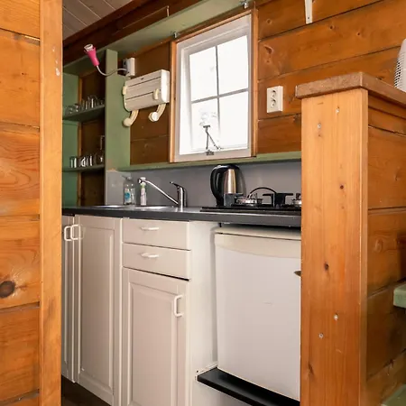 Camping Kampeerhut Met Gedeeld Sanitair *