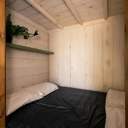Camping Kampeerhut Met Gedeeld Sanitair *