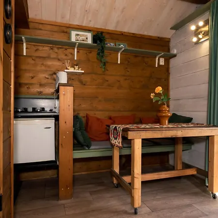 Kampeerhut Met Gedeeld Sanitair Camping