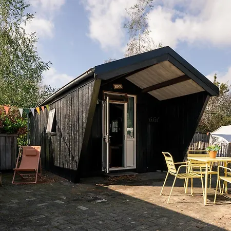 Kampeerhut Met Gedeeld Sanitair