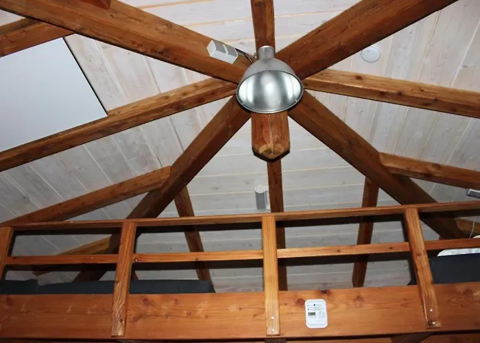 Kampeerhut Met Gedeeld Sanitair *