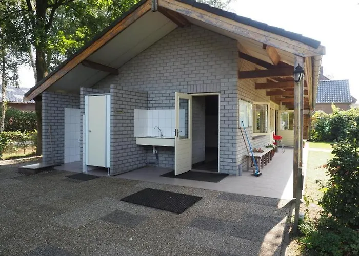 Κάμπινγκ Kampeerhut Met Gedeeld Sanitair
