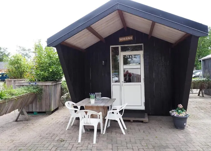 Kampeerhut Met Gedeeld Sanitair *