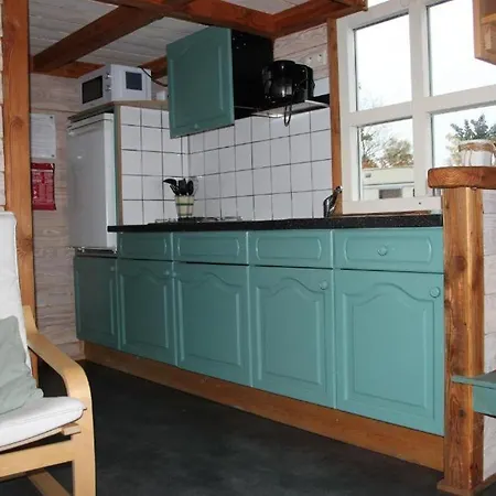 Kampeerhut Met Gedeeld Sanitair Kemp Wintelre