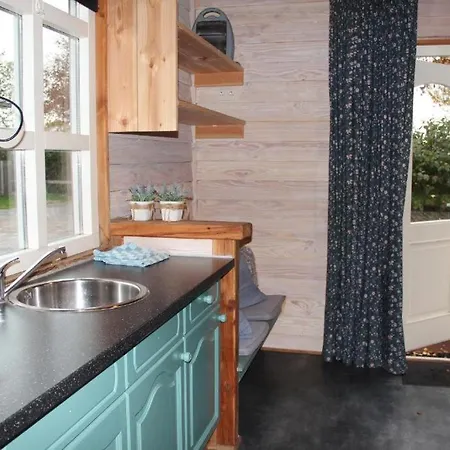 Kemp Kampeerhut Met Gedeeld Sanitair *