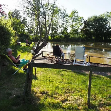 Kampeerhut Met Gedeeld Sanitair Kemp Wintelre