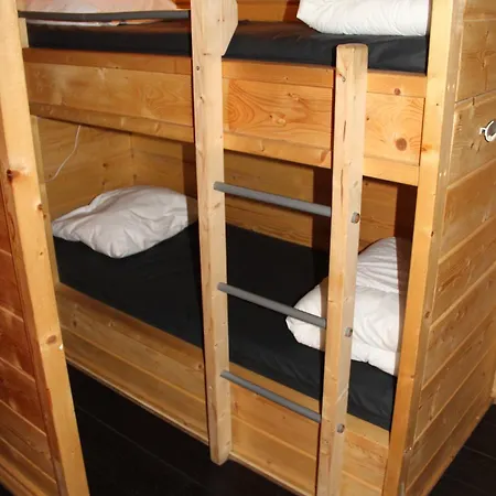 Kemp Kampeerhut Met Gedeeld Sanitair