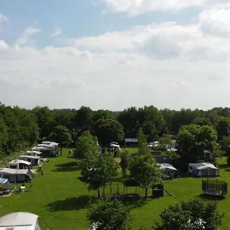 Kampeerhut Met Gedeeld Sanitair Kemp Wintelre