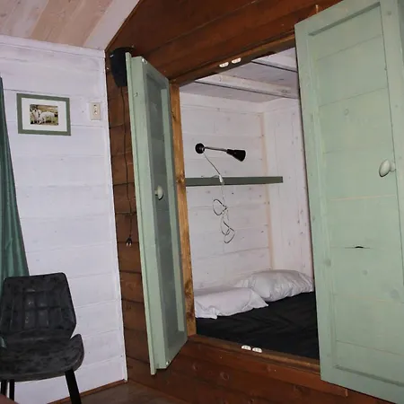 Kemp Kampeerhut Met Gedeeld Sanitair Wintelre